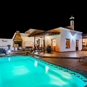 Eslanzarote Acoruma House, Super Wifi, Heated Pool Guime